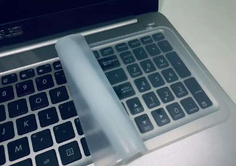 Có nhiều loại miếng phủ bàn phím laptop khác nhau